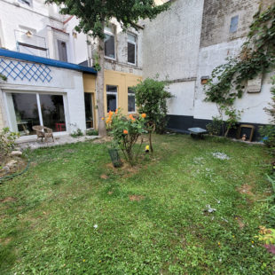 LILLE WAZEMMES: Immeuble mixte vendu loué de 130 m² avec jardin et garage